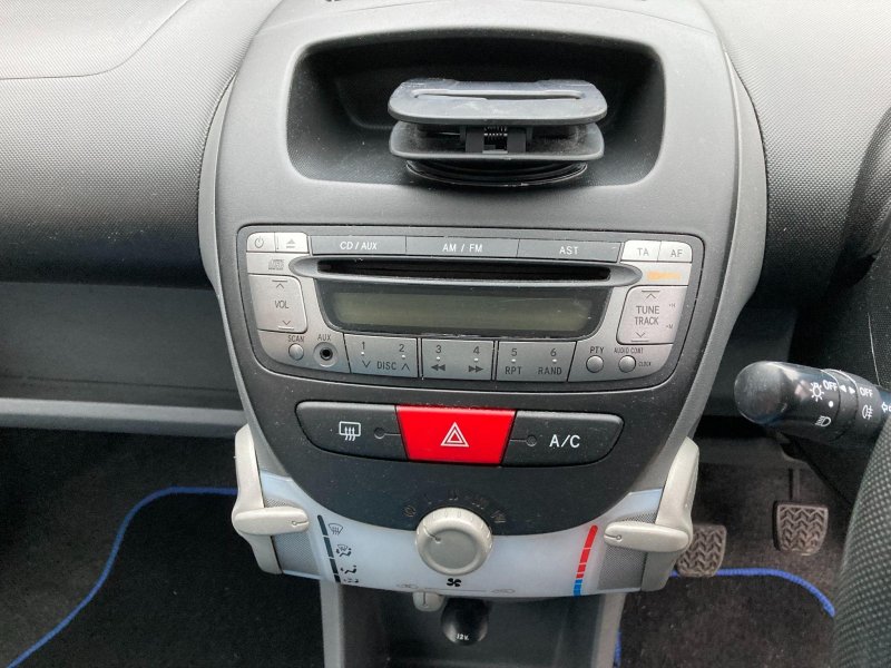 PEUGEOT 107