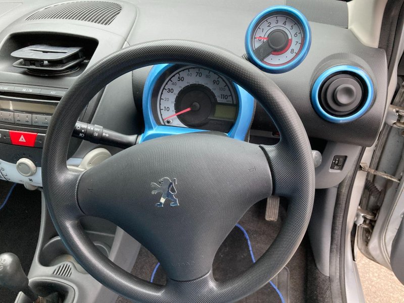 PEUGEOT 107