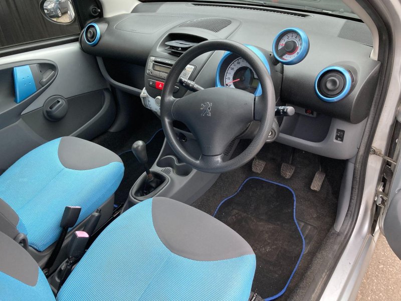 PEUGEOT 107