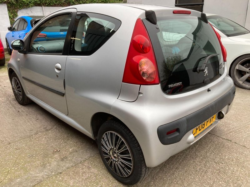 PEUGEOT 107