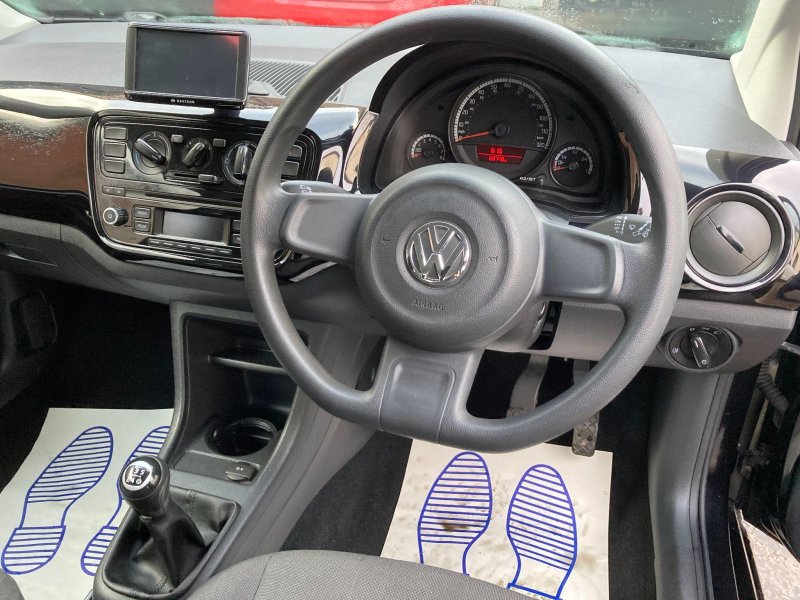 VOLKSWAGEN UP