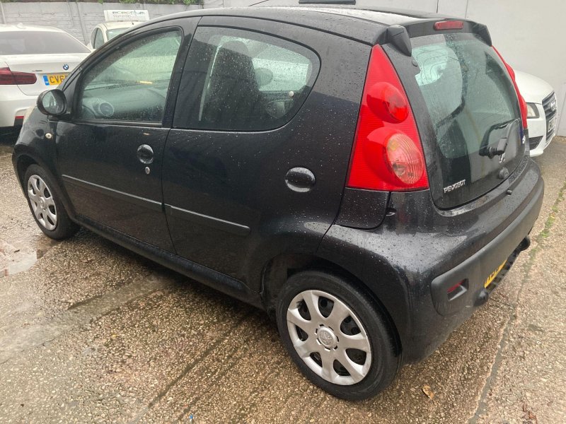 PEUGEOT 107