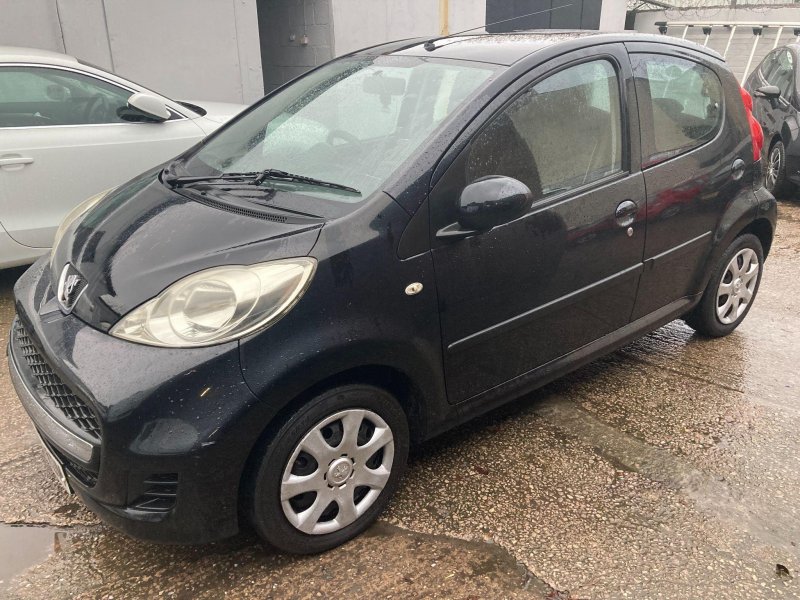 PEUGEOT 107