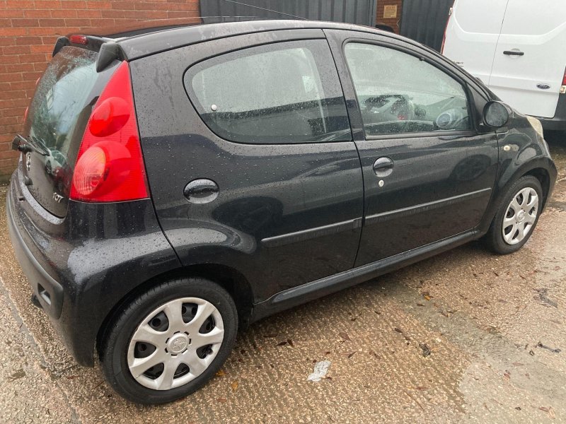 PEUGEOT 107