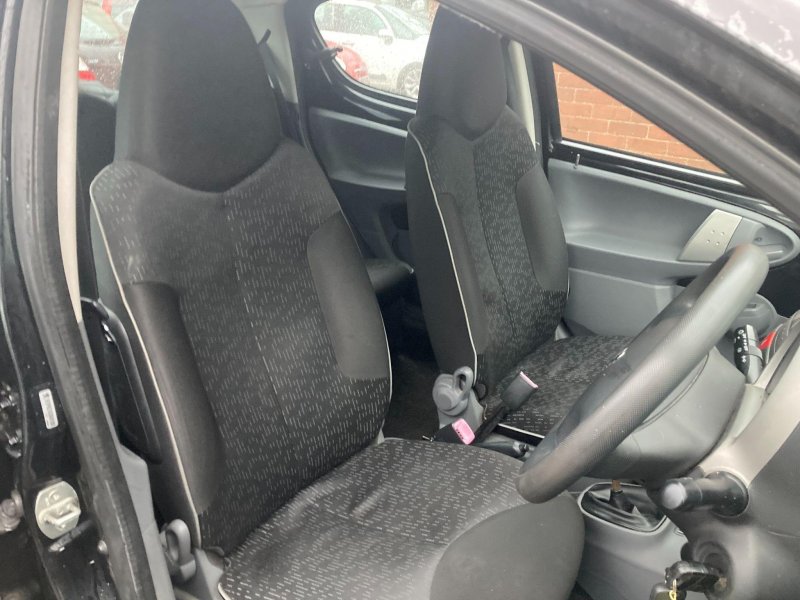 PEUGEOT 107