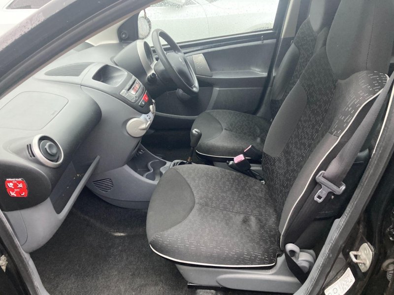 PEUGEOT 107