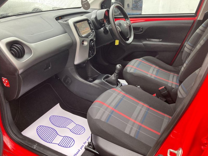 PEUGEOT 108