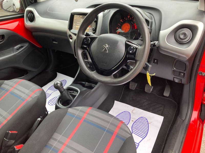 PEUGEOT 108