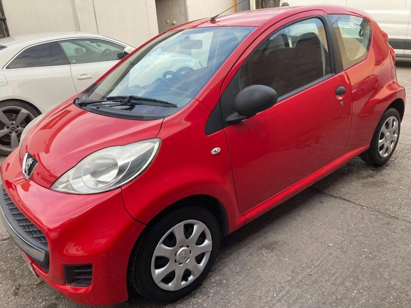 PEUGEOT 107