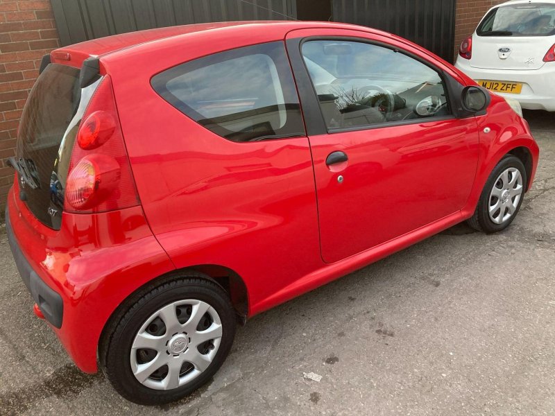 PEUGEOT 107