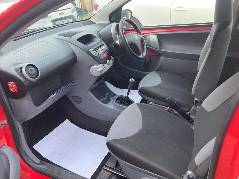 PEUGEOT 107