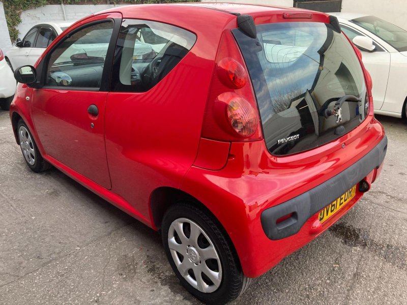 PEUGEOT 107
