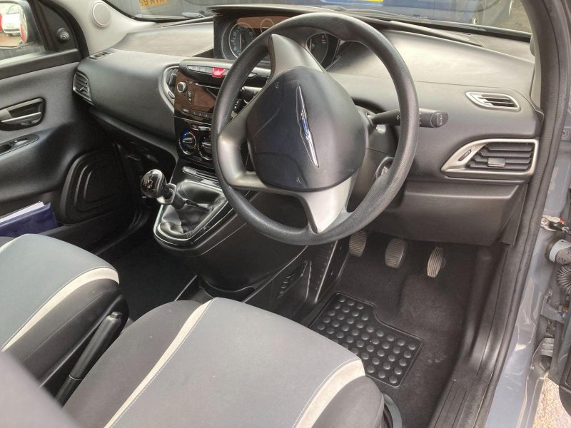 CHRYSLER YPSILON