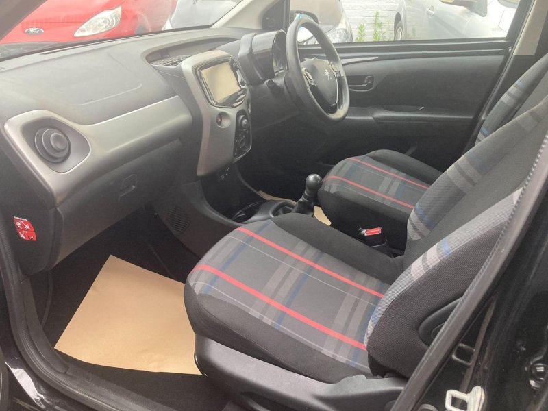 PEUGEOT 108