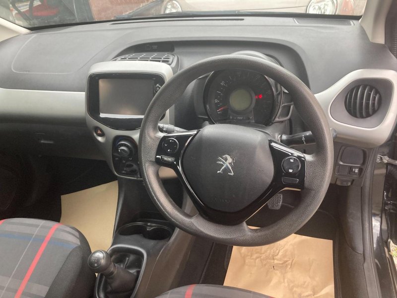 PEUGEOT 108