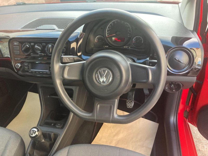 VOLKSWAGEN UP