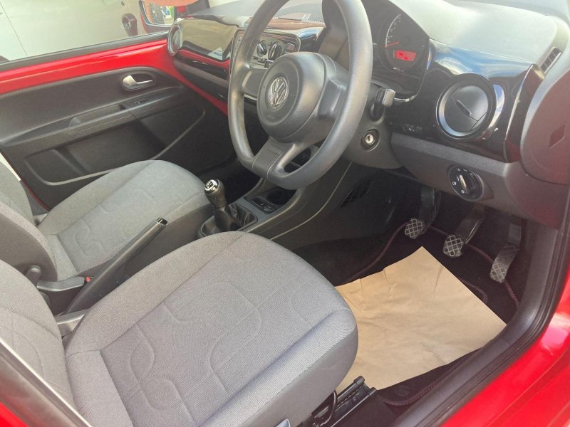 VOLKSWAGEN UP