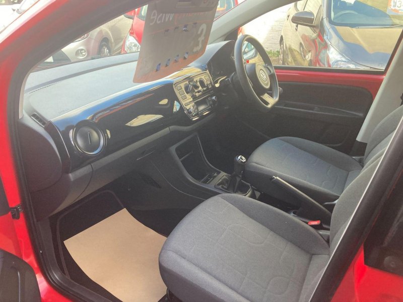 VOLKSWAGEN UP