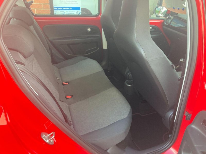VOLKSWAGEN UP